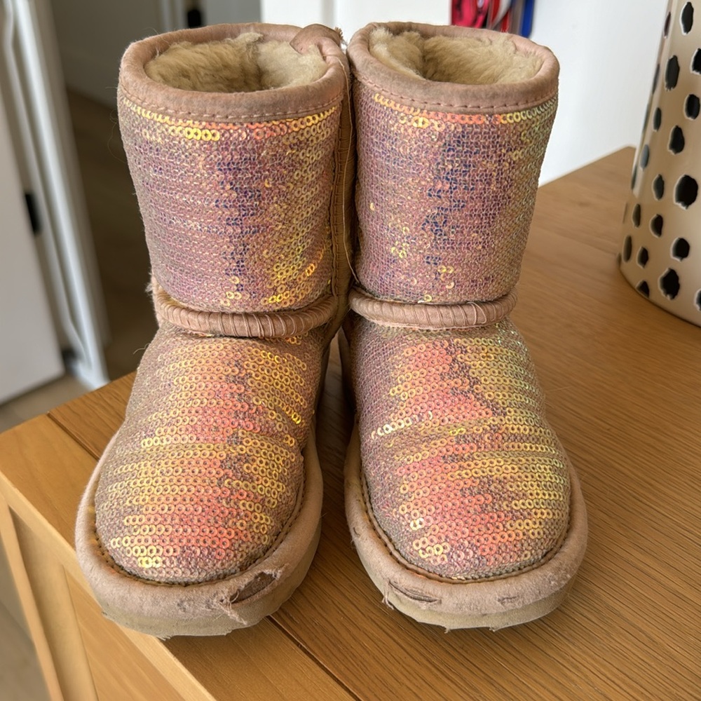 Toddler uggs - Picture 4 of 4